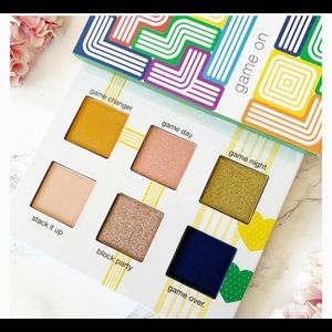 TETRIS x Ipsy Game on Eyeshadow Pallet